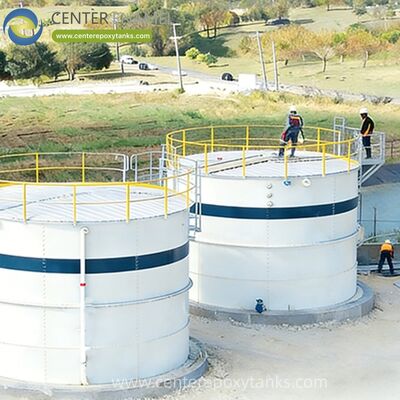 Zewnętrzny pływający dach do pionowego zbiornika oleju: Specjalnie zaprojektowany do płynnego poruszania się z poziomem płynu w konstrukcjach pionowych, minimalizując interfejs powietrze-płyn